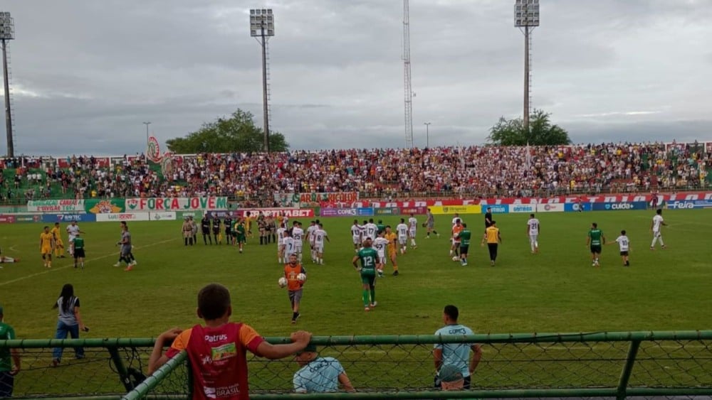 Fluminense vence o Barreiras por 3 a 1 e segue líder invicto do Baianão ...