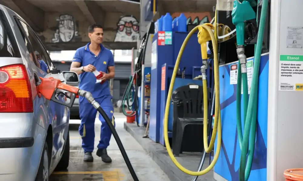 Vendas no comércio têm pior resultado desde 2022 após queda nas vendas de combustíveis Vendas no comércio têm pior resultado desde 2022 após queda nas vendas de combustíveis