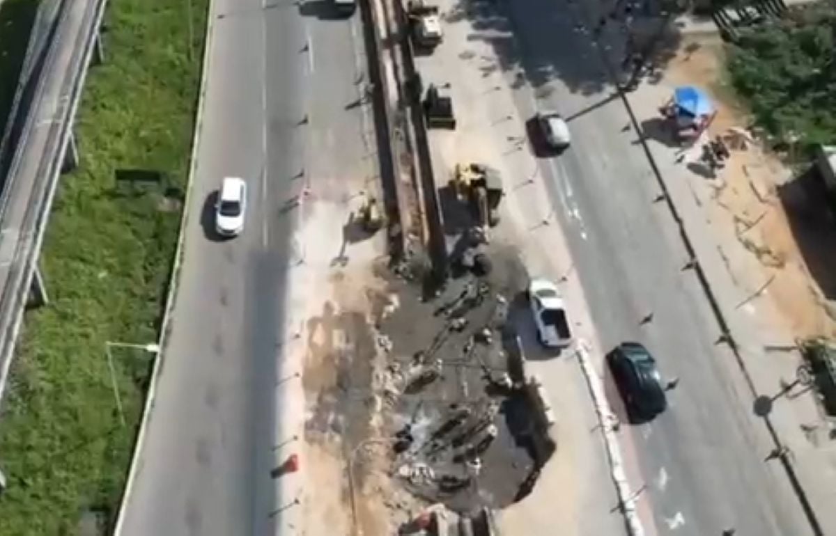 Faixas da BR-324 seguem interditadas nos dois sentidos