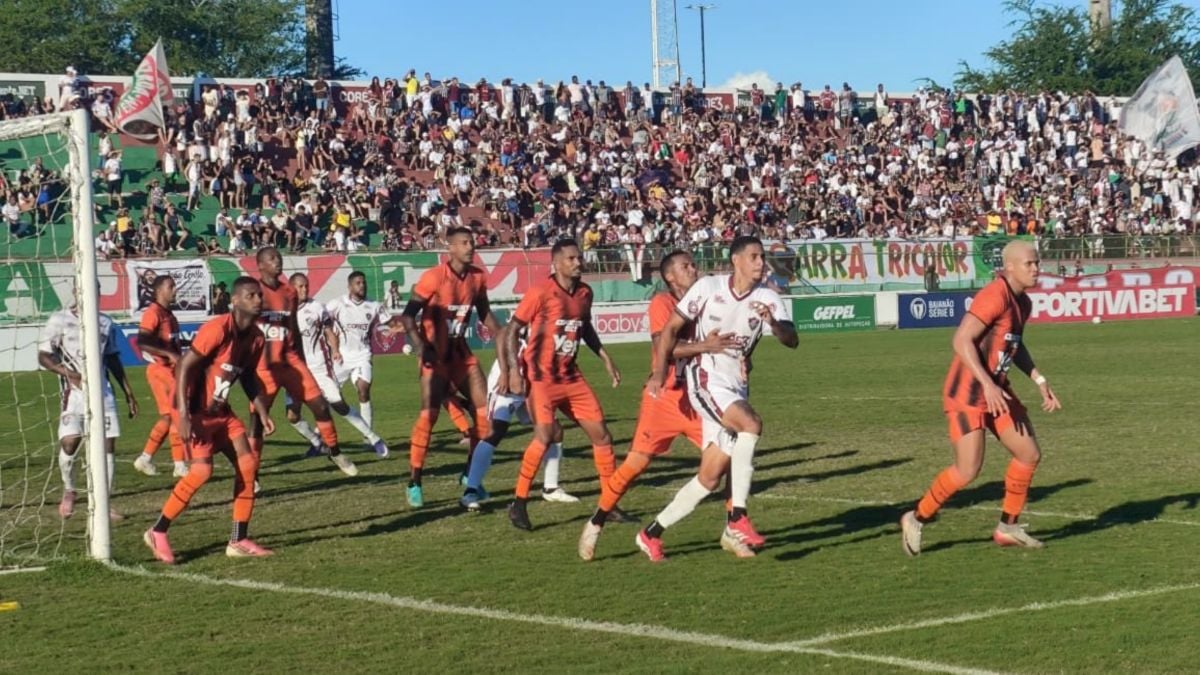 Fluminense de Feira vence SSA FC e abre vantagem na final da Série B do Baianão