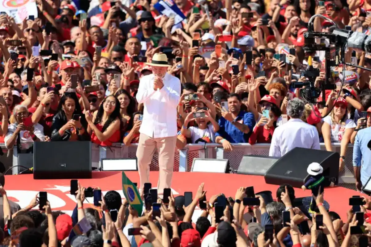 Confira como foi a largada de Lula, Fl�vio e outros presidenci�veis no primeiro dia oficial de campanha
