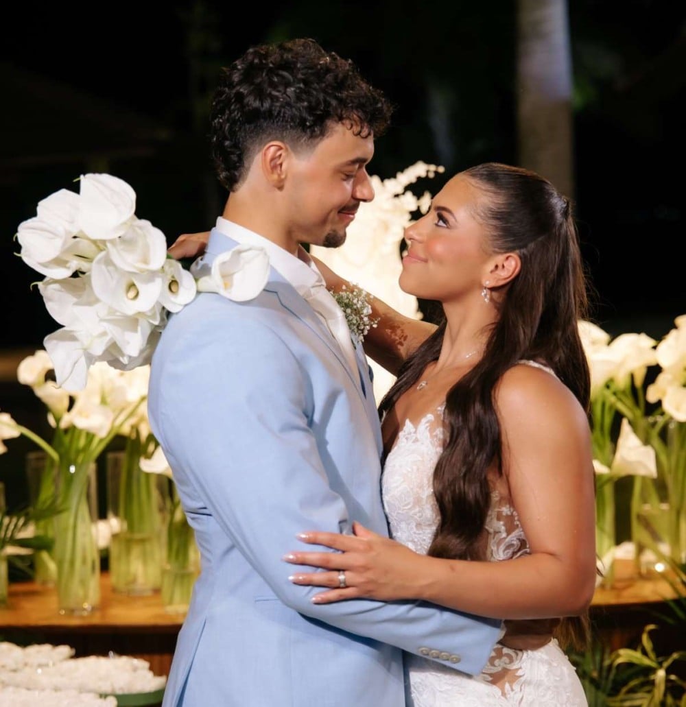 Filho de Xanddy Harmonia e Carla Perez se casa com dominicana em ilha particular