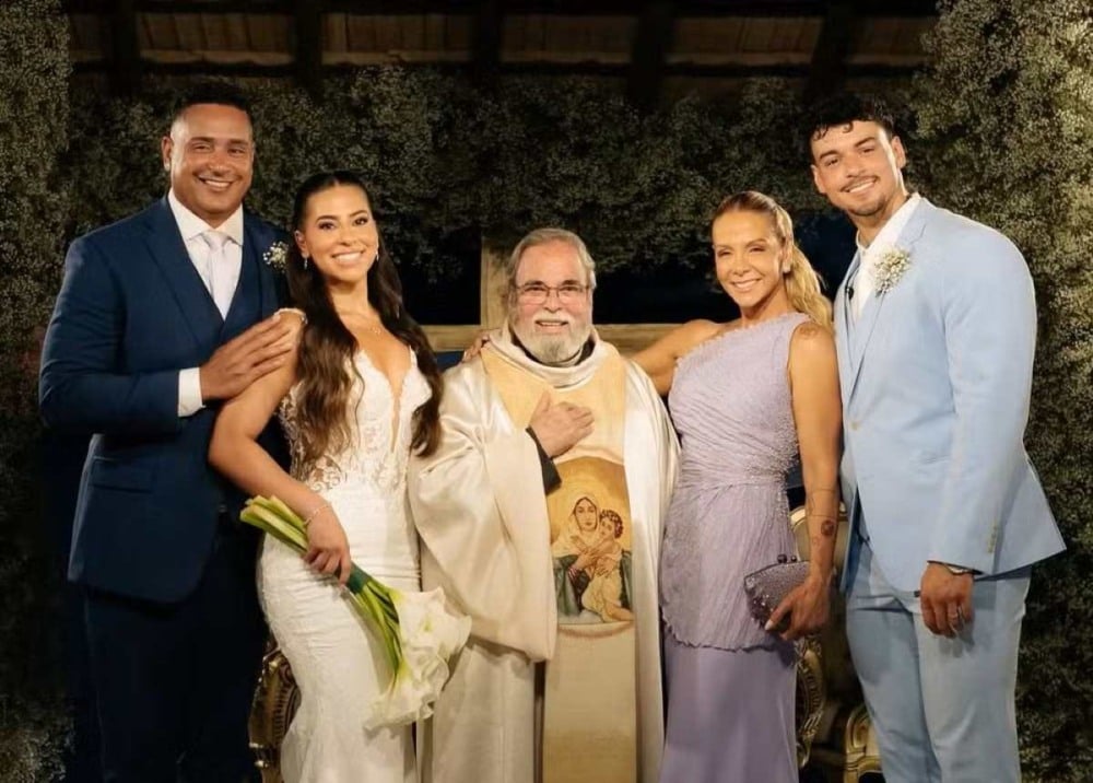 Xanddy, Jarline, padre Antônio Maria, Carla e Victor