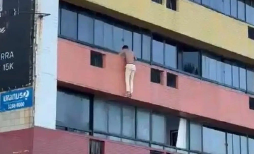 homem caindo do prédio homem caindo do prédio