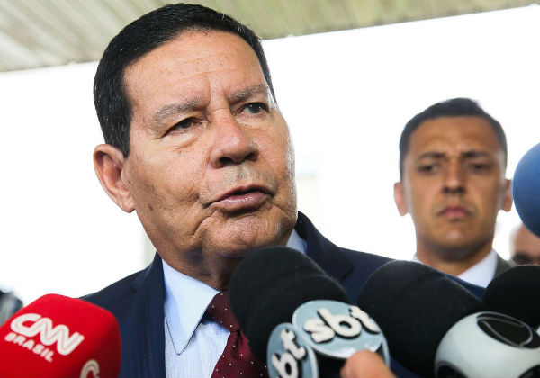 Mourão apoia fala de Bolsonaro sobre AI-5: 'Isso aí já passou'