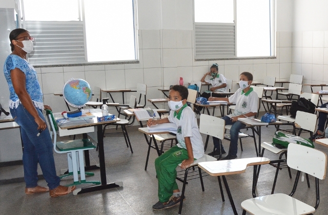 Publicada 9ª chamada para auxiliares do Programa Tempo de Aprender