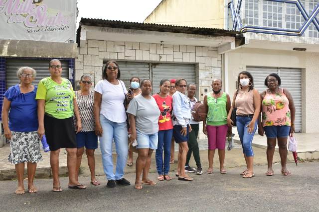 Moradores protestam contra fechamento de agência dos Correios no distrito de Humildes