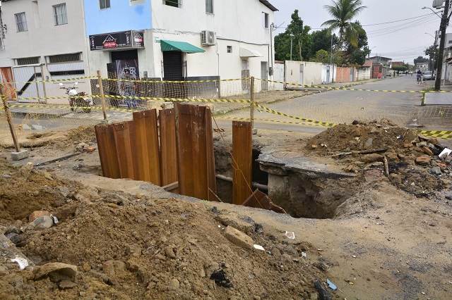 Cratera no bairro Campo Limpo em Feira de Santana