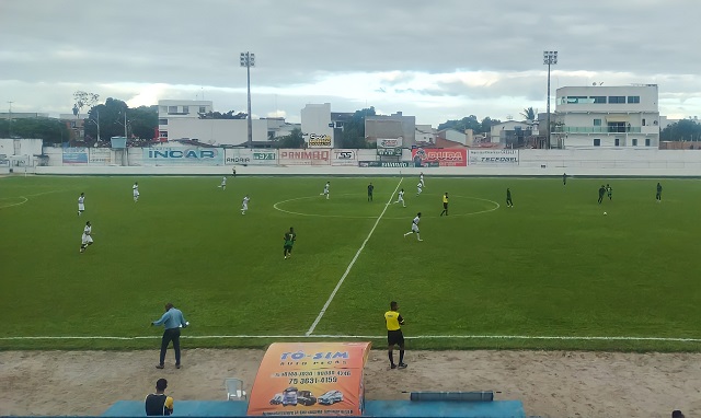 Fluminense de Feira tropeça e perde para o Feirense pela Série B