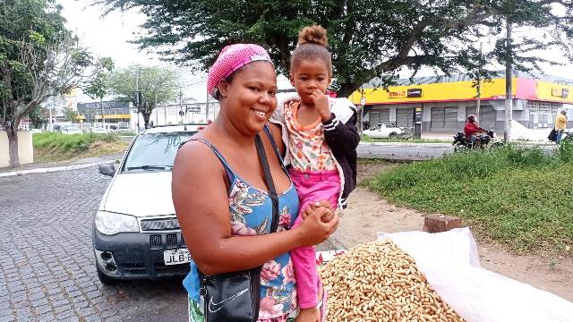 Vendedora revela segredo para se ter um bom amendoim cozido