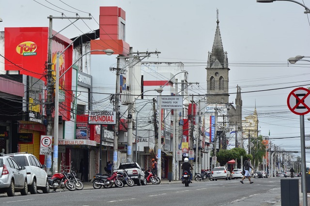 Comércio tem pouco movimento neste feriado de 2 de Julho em Feira