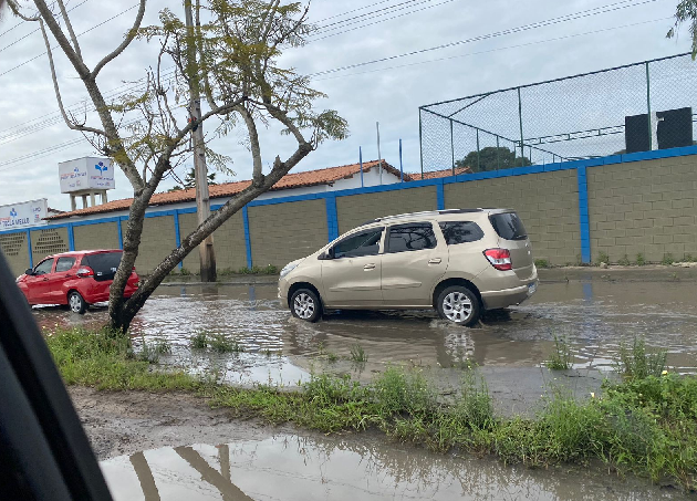 Rua sem escomento de Água, buracos e Terminal com falta de cadeira