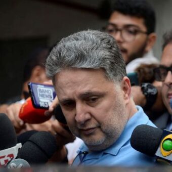 O ex-governador do Rio, Anthony Garotinho, é liberado do presídio de Benfica onde foi preso, durante a Operação Secretum Domus