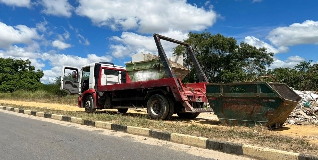 Secretaria multa empresa por descarte irregular de entulho