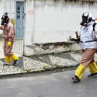 agentes de endemias em ruas de Feira de santana