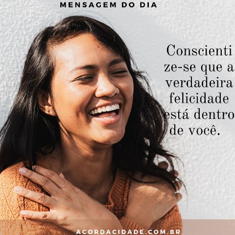 mulher feliz com ela mesma