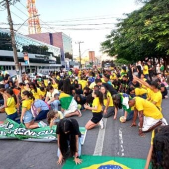 Evangélicos oram na marcha pra Jesus
