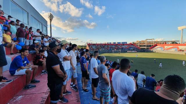 Torcida na Arena cajueiro