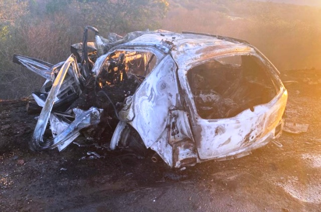 veículo destruído em Acidente deixa mortos e feridos em Ibotirama