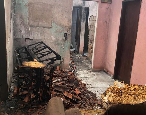 casa incendiada em Antônio Cardoso