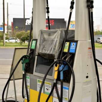 bomba coberta por falta de gasolina