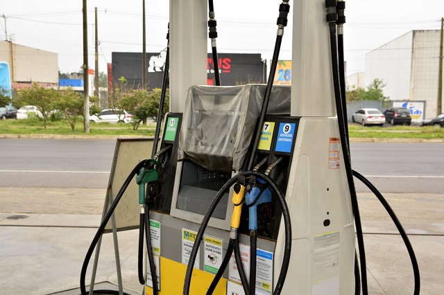 bomba coberta por falta de gasolina