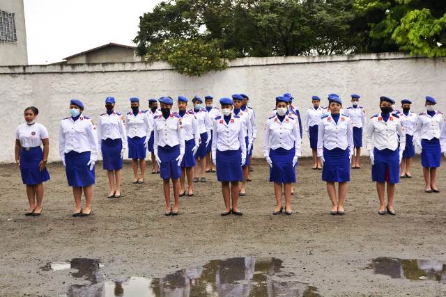 Estudantes do CPM se preparam para o desfile cívico