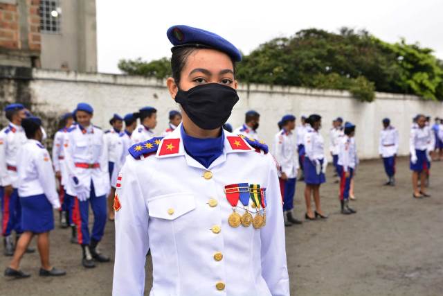 Estudantes do CPM se preparam para o desfile cívico