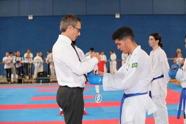 Atleta feirense busca patrocínio para participar de campeonato