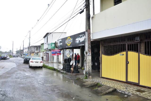 Teto desaba após obras no Anel de Contorno