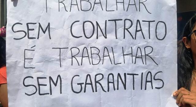 Manifestação de estagiários em frente à Seduc
