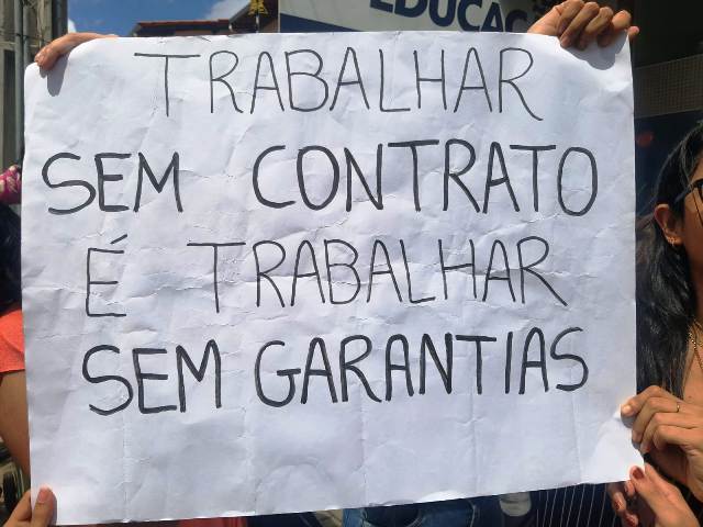 Manifestação de estagiários em frente à Seduc