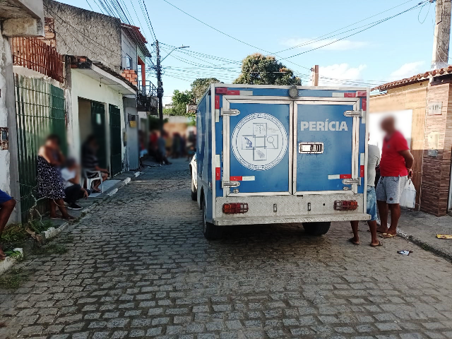 Casal é morto a tiros no Conjunto Feira V