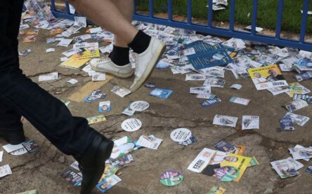 Eleições,Eleitores em Filas de Votações no Unieuro e Colegio Lasalle.