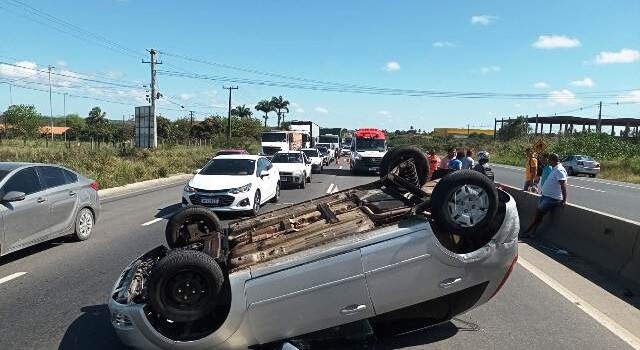 Capotamento na BR 116