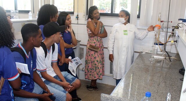 estudantes da educação básica na Uefs