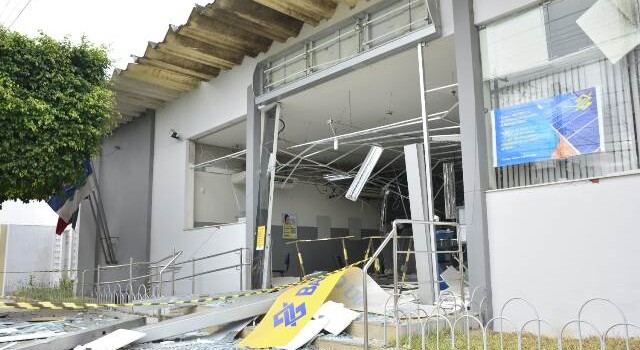 Agência do Banco do Brasil explodida em Irará