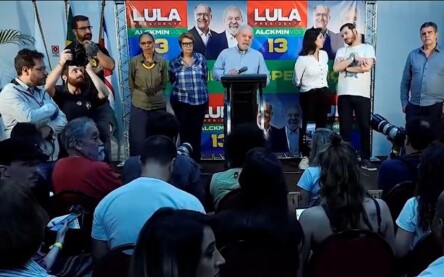 Lula conversa com a imprensa em JuizdeFora