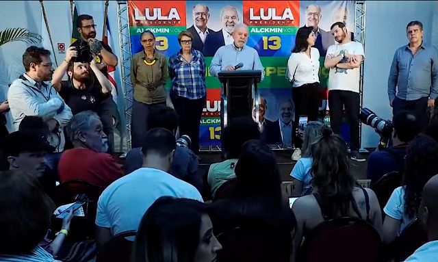 Lula conversa com a imprensa em JuizdeFora