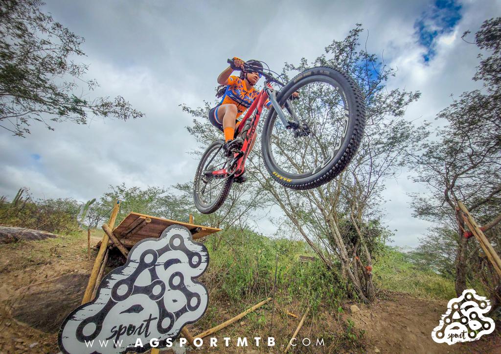 Anna Vitória Vieira vice-campeã brasileira de Ciclismo Cross Country