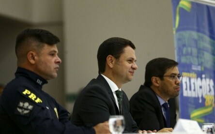 O diretor-geral da PRF, Silvinei Vasques, o ministro da Justiça e Segurança Pública, Anderson Torres, e o diretor-geral da PF, Márcio Nunes, durante entrevista coletiva sobre a Operação Eleições 2022 no segundo turno.