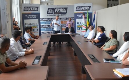 Prefeito empossa membros dos Conselhos da Juventude e da Criança e do Adolescente