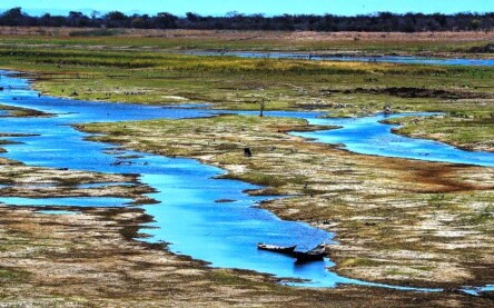 Seca expõe ruínas de cidades inundadas para a construção da barragem de Sobradinho, no fim da década de 1970