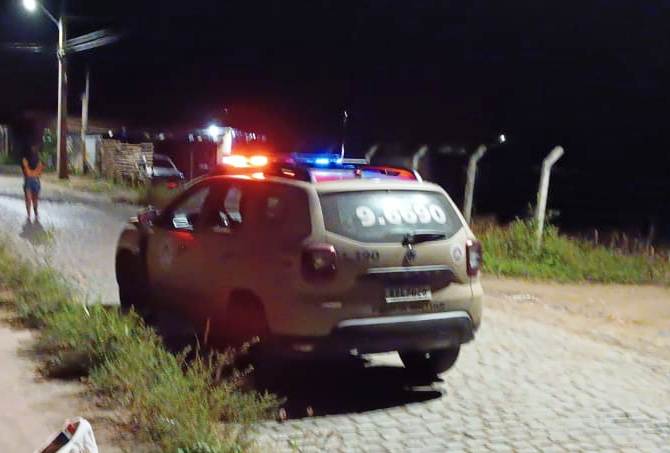 polícia militar no bairro asa branca