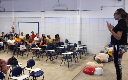 Formação sobre primeiros socorros capacita profissionais de mais 15 escolas municipais