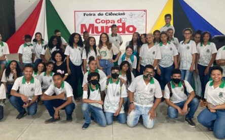 Estudantes fazem uma viagem ao mundo através da ciência