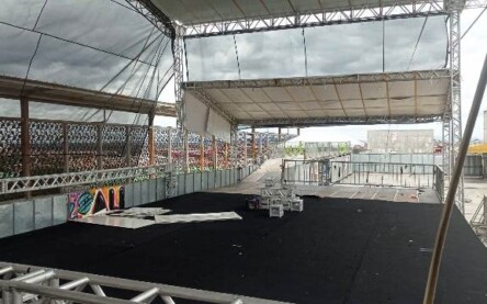 Estrutura montada para o show No Terraço, com Jorge e Matheus em Feira de Santana