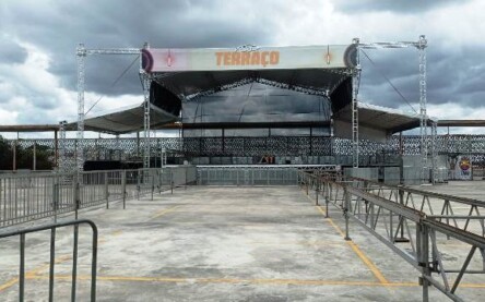 Estrutura montada para o show No Terraço, com Jorge e Matheus em Feira de Santana