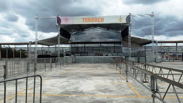 Estrutura montada para o show No Terraço, com Jorge e Matheus em Feira de Santana