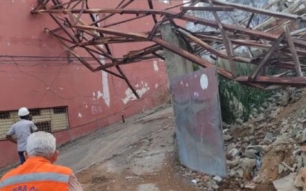 A estrutura de um casarão desabou no Cento Histórico de Salvador